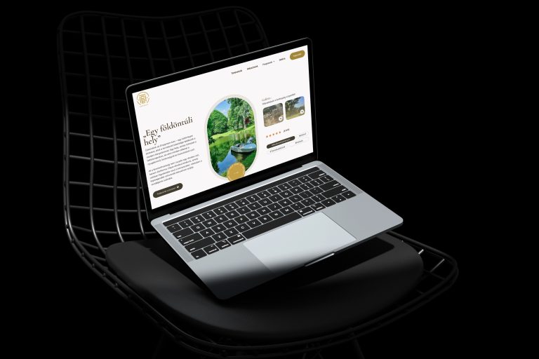 Laptopon megjelenő prémium weboldal elegáns, modern dizájnnal, természetközeli képekkel és letisztult arculattal.Laptopon megjelenő prémium szálláshely weboldala elegáns, modern dizájnnal, természetközeli képekkel és letisztult arculattal.